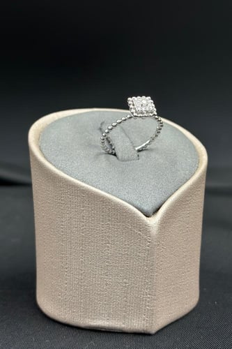 خاتم الماس وزن الذهب : 2.38 جرام وزن الألماس : 0.1...