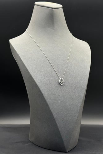 عقد الماس وزن الذهب : 2.5 جرام وزن الألماس : 0.03...