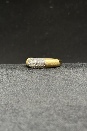 خاتم ذهب عيار 18 تصميم الماسي عريض أنيق وزن 3.7 جر...
