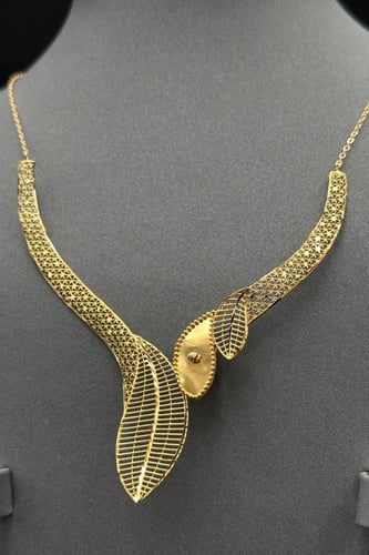 طقم ذهب صافي عيار 21 وزن 10.3 جرام