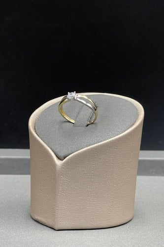 خاتم ذهب تصميم الماس عيار 18 وزن 1.3 جرام