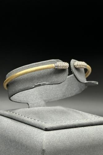 اسوارة ذهب مطفي تصميم الماس عيار 18 وزن من 5.6 الى...