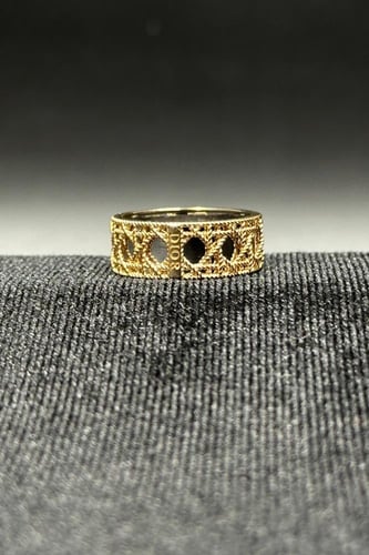 دبلة ذهب صافي عيار 18 وزن من 4.5 الى 4.7 جرام