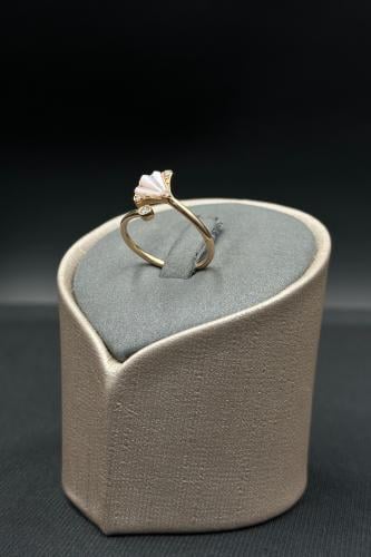 خاتم الماس وزن الذهب : 2.06 جرام وزن الألماس : 0.1...