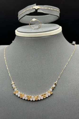 طقم خلية ذهب تصميم الماس عيار 18 وزن 7.1 جرام