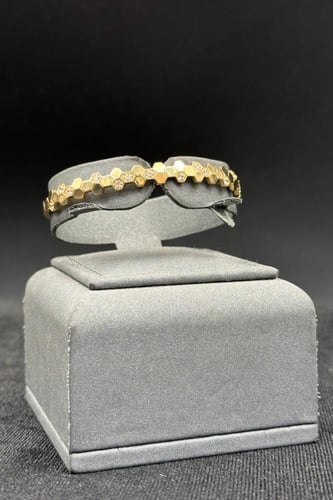 اسوارة خلية ذهب تصميم الماس عيار 18 وزن 7.4 جرام