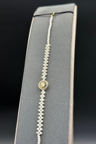 اسوارة لؤلؤ مع ذهب فص ملون عيار 18 وزن 0.8 جرام