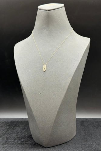 عقد مستطيل ذهب تصميم الماس عيار 18 وزن 0.7 جرام