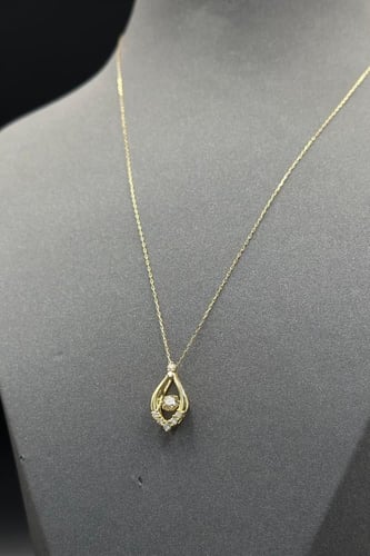 عقد الماس وزن الذهب : 1.80 جرام وزن الألماس : 0.40...