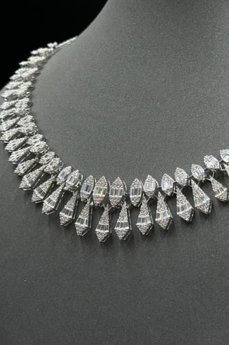 طقم ذهب ابيض جديد بتصميم الماسي فاخر