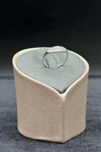 خاتم ذهب ابيض عيار 18 تصميم الماس بوزن من 0.9 الى...