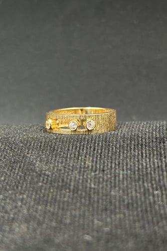 دبلة مستطيل ذهب تصميم الماس عيار 18 وزن من 4.1 الى...