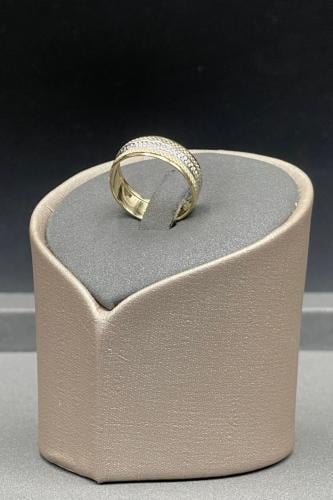 دبله ذهب صافي عيار 18 وزن من 2.2 الى 2.3 جرام