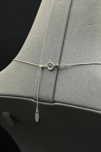 عقد الماس وزن الذهب : 2.5 جرام وزن الألماس : 0.03...