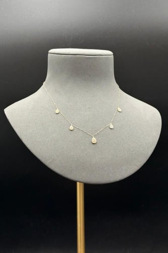 سلسال شوكر ذهب عيار 18 دمعة بتصميم الماس وزن 1.2 ج...