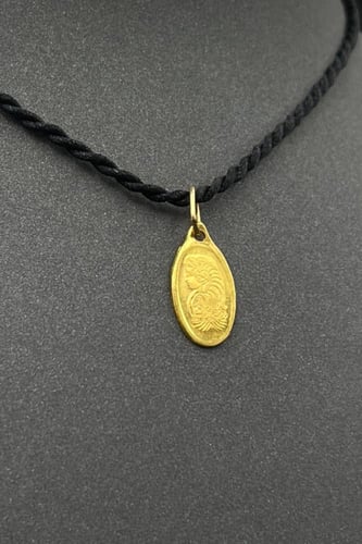 سبيكة ذهب وزن 1 جرام عيار 24 شكل بيضاوي مع عروه