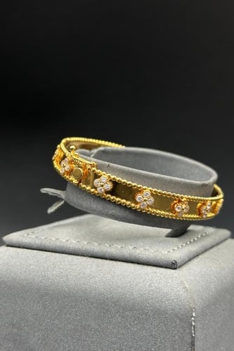 اسوارة وردة ذهب تصميم الماس عيار 21 وزن من 13.2 ال...