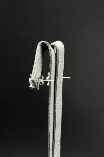 حلق الماس وزن الذهب : 1.78 جرام وزن الألماس : 0.33...