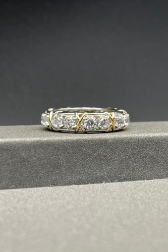 دبلة ذهب ابيض تصميم الماس عيار 18 وزن من 5.2 الى 5...