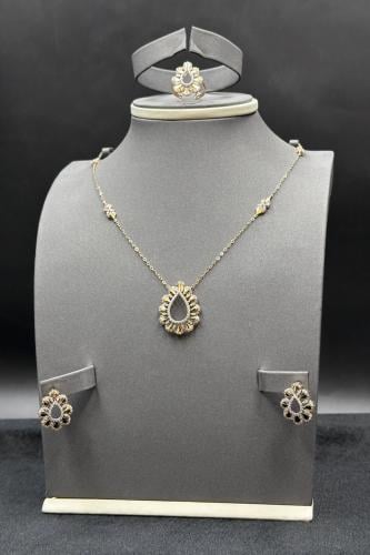 Half Gold set 18k with diamond inspired design 10.3 g