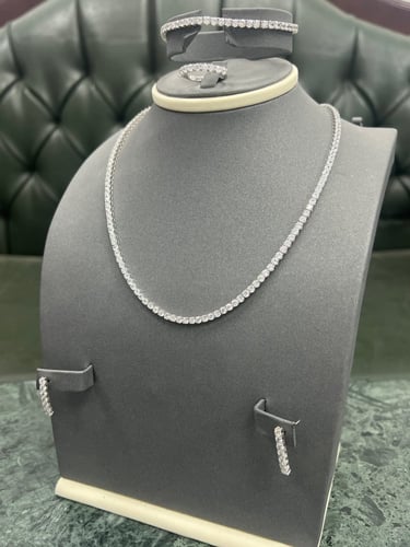 طقم تنس ذهب ابيض تصميم الماس