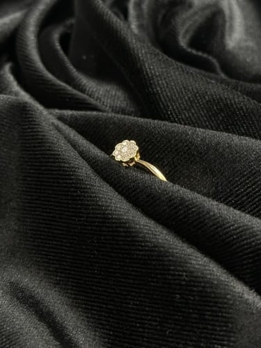 خاتم ذهب الماس ناعم بتصميم وردة انيق