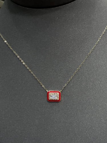 عقد ذهب دارك لايت لون احمر شكل مستطيل