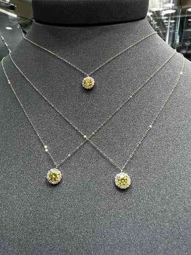 عقد سوليتير فلورا فانسي