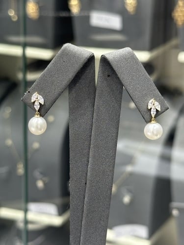 حلق ذهب مع لؤلؤ تصميم الماس