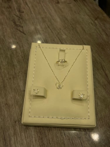 طقم اطفال ذهب تصميم الماس شكل فراشة