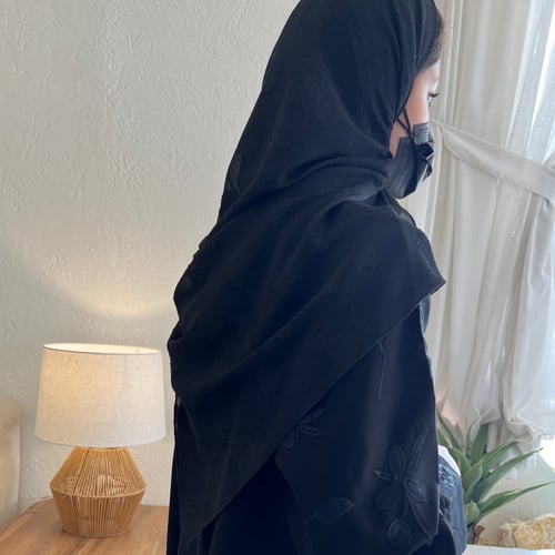 طرحة أسود ثلجي