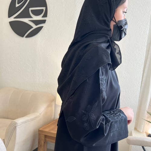 طرحة أسود ثلجي