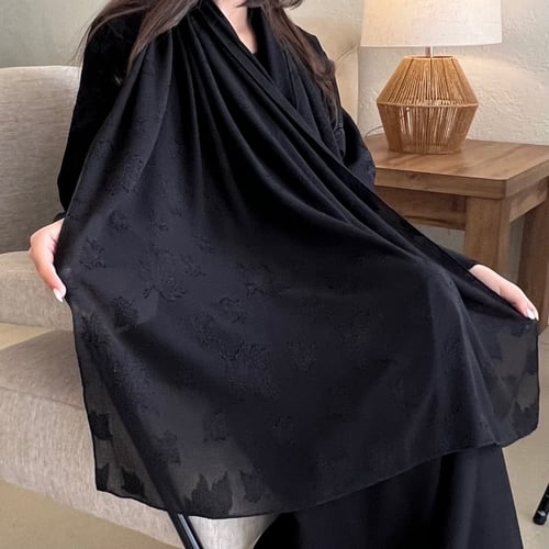 طرحة أسود ثلجي