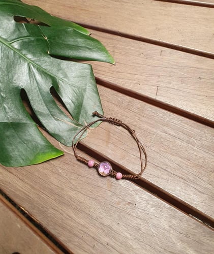 أساور رزن و خيوط مع زهور طبيعية