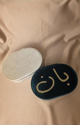 صندوق مجوهرات مخمل مع طباعة اسم