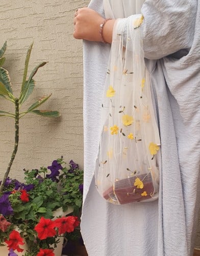 أكياس بالأزهار