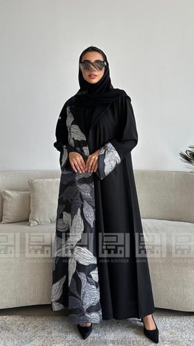 عباية سوداء باردة ربع كلوش بياقة جاكيت وقصة V بالو...