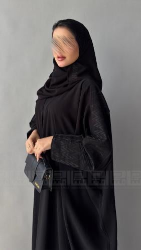 عباية سوداء بشت بأكمام مطرزة - 1416