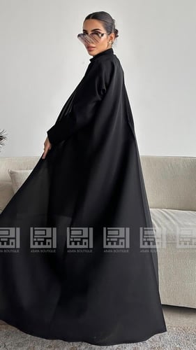 عباية سوداء صيفية بتفاصيل كحلية أنيقة- 1484