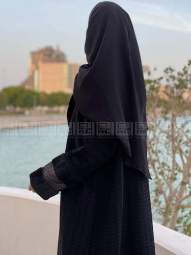 عباية سوداء بالفرو الأسود 1061