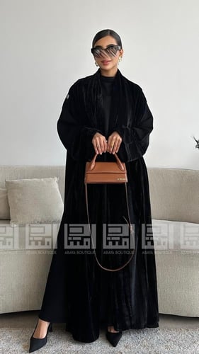 عباية سوداء شتوية أنيقة بقصة A Line ومخمل فخم- 150...