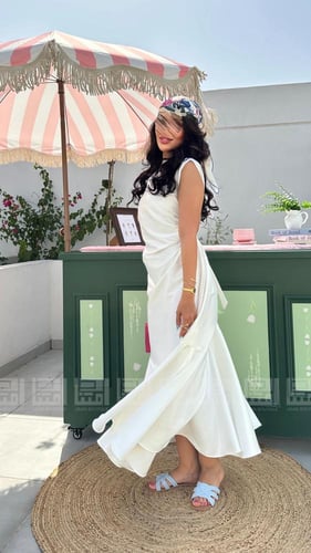 بكج الاشراقة الهادئة عباية الكاميليا الصفراء و فست...