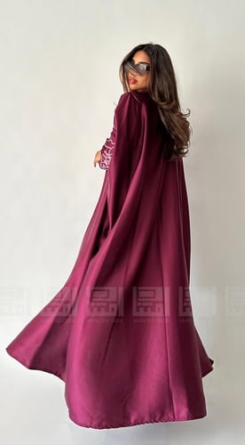 عباية عيد مارونية فاخرة بتصميم ربع بشت وأكمام مطرز...