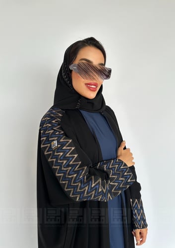 عباية سوداء بشت بتطريز في الأكمام - 1417