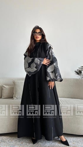 بكج عباية سوداء ربع كلوش باكمام من الجاكار المورد...