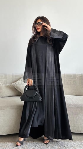 عباية يومية أنيقة بقصة A Line وقماش بلاك بيري الصي...