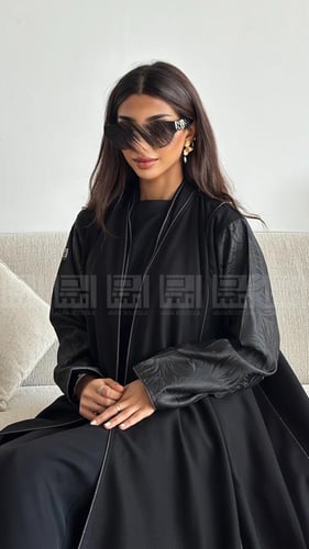 عباية سوداء نصف كلوش بأكمام مميزة- 1400
