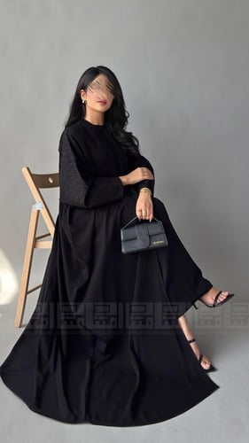 عباية سوداء بشت بأكمام مطرزة - 1416