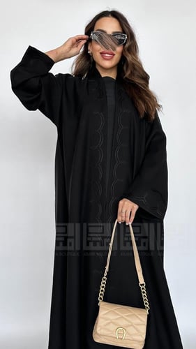 عباية ربع كلوش سوداء بتطريز أسود مموج 1371