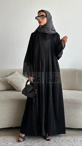عباية يومية أنيقة بقصة A Line وقماش بلاك بيري الصي...